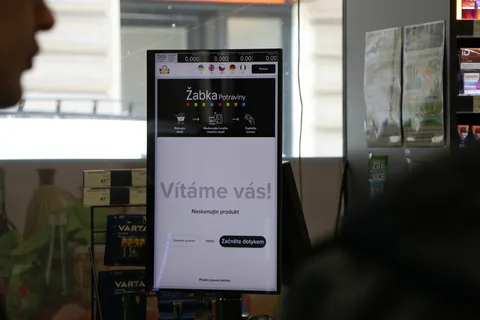 Hybridní pokladna využívá dvou displejů - obsluhy a zákaznického
